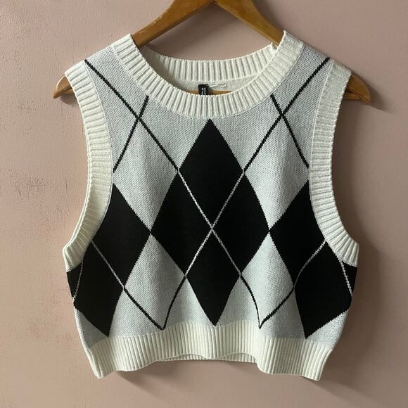 H&M Cream/Black/Light Gray Argyle Knit Cropped Sweater Vest Size M EUC - Picture 3 of 9